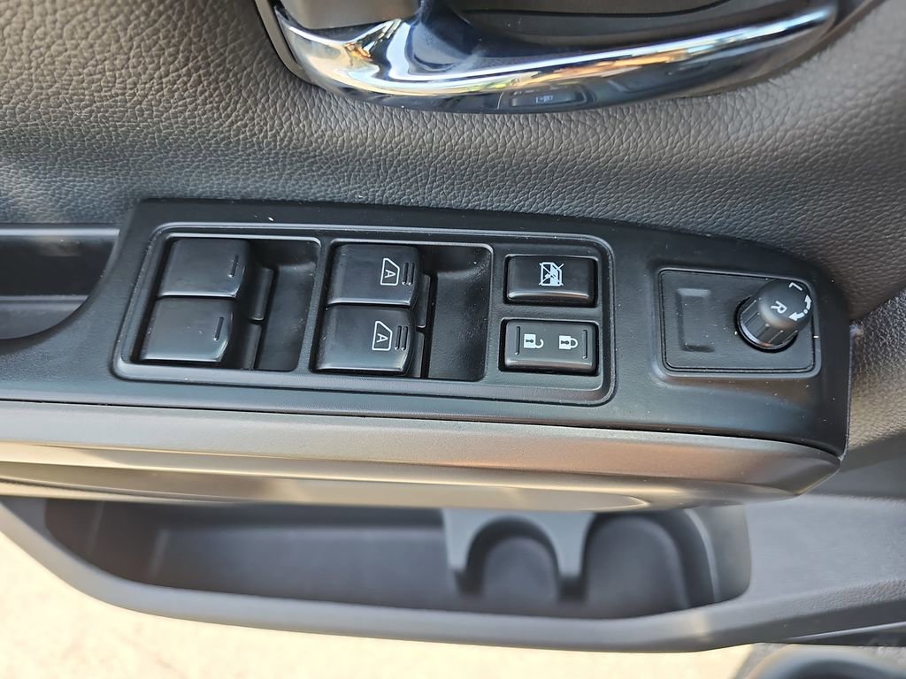 Used 2024 Nissan Titan SV w/ SV Bronze Edition Package image 30