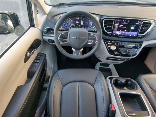 Certified 2024 Chrysler Pacifica Touring-L image 20