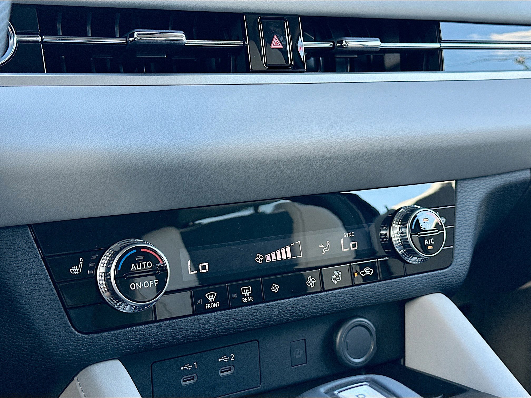 New 2025 Mitsubishi Outlander SE image 11