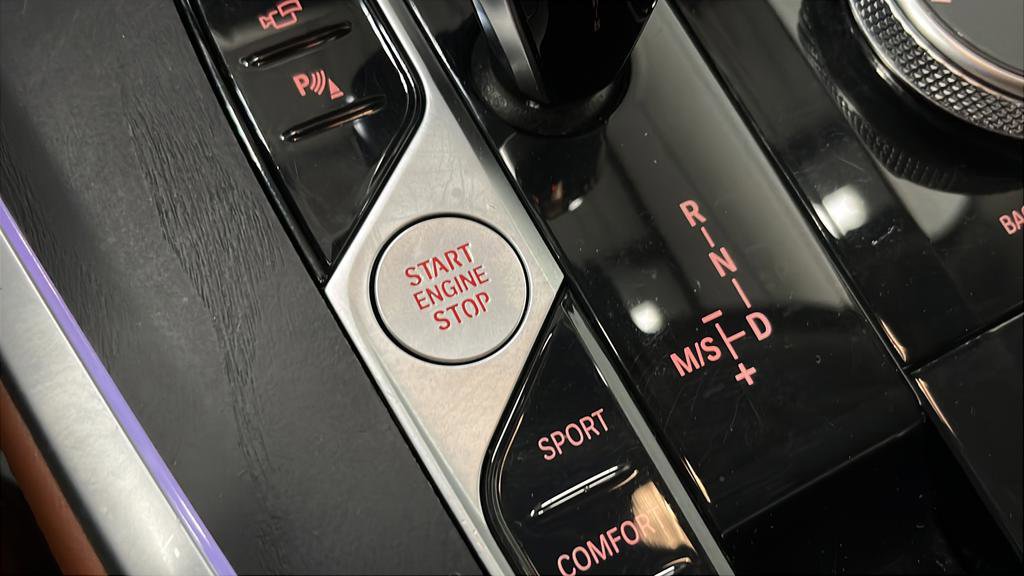 Used 2022 BMW X7 xDrive40i w/ Premium Package image 32