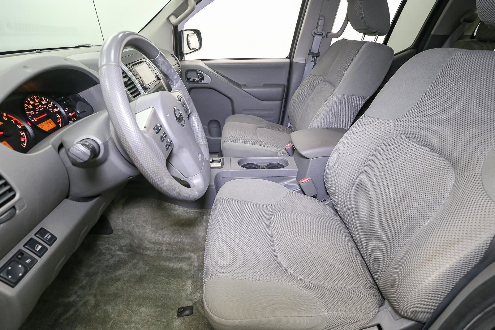 Used 2015 Nissan Frontier SV w/ SV Value Truck Package AWD/4WD image 38
