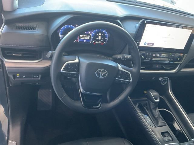 Used 2025 Toyota Grand Highlander FWD image 8