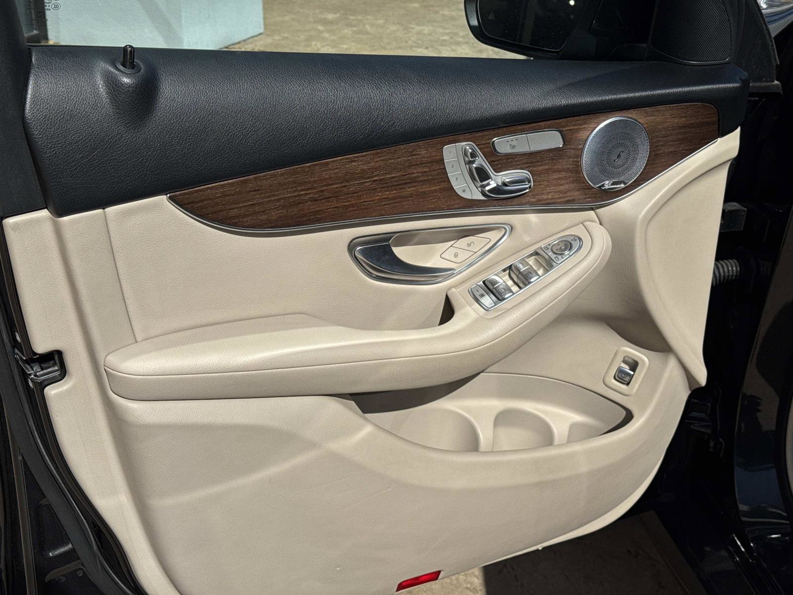 Used 2020 Mercedes-Benz GLC 300 image 18