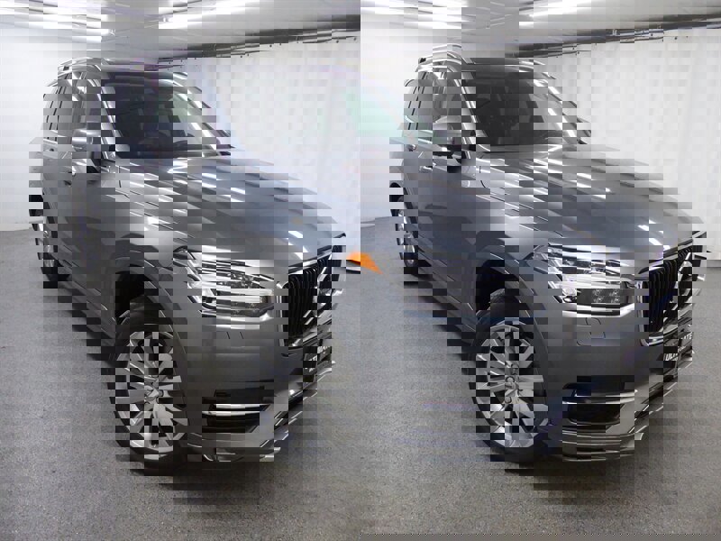 Used 2016 Volvo XC90 T6 Momentum w/ Momentum Plus Package image 1