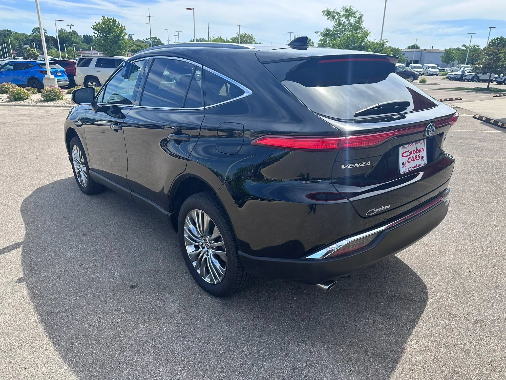 Used 2024 Toyota Venza XLE AWD/4WD image 8