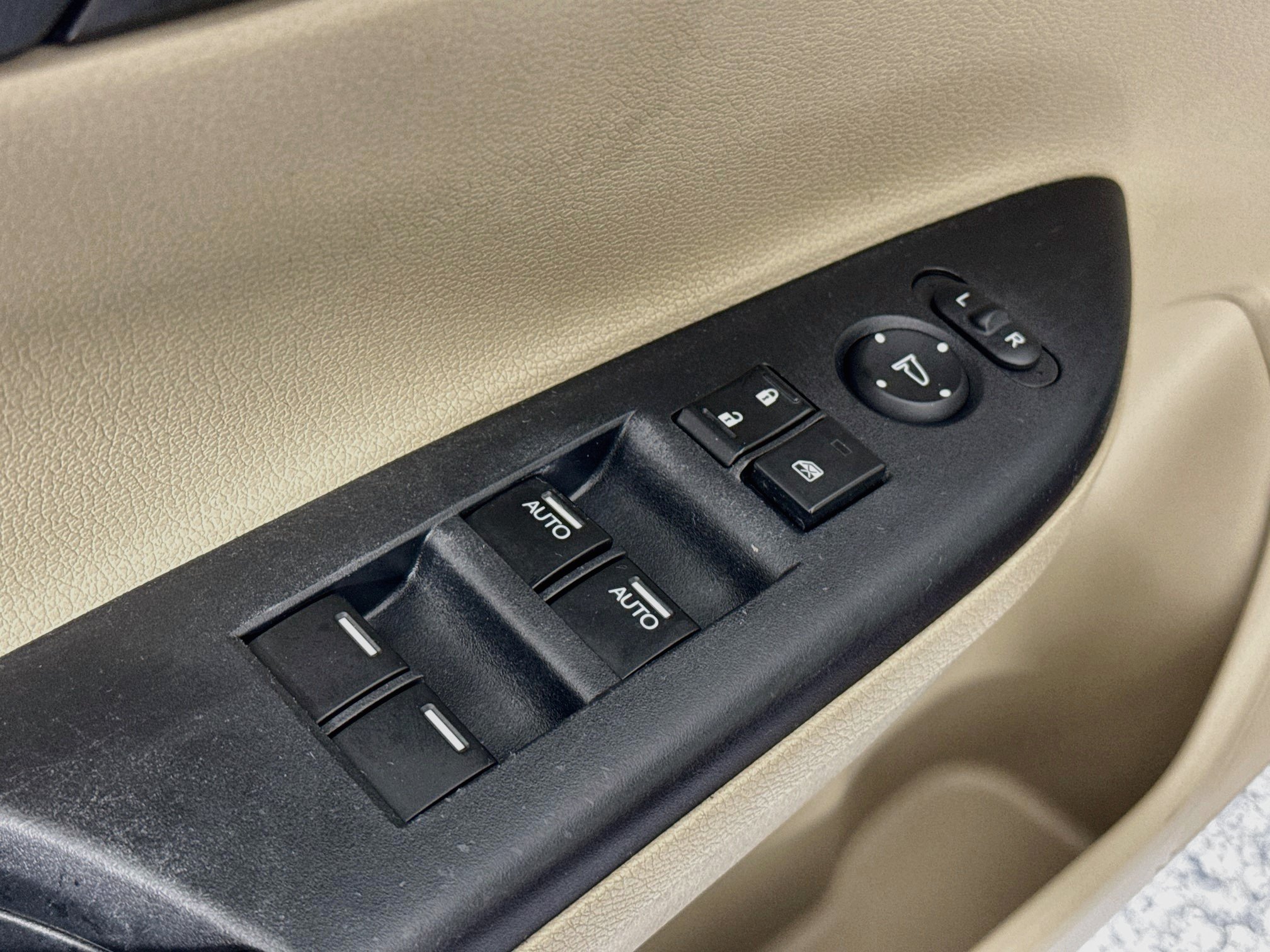 Used 2014 Honda Accord EX-L image 18