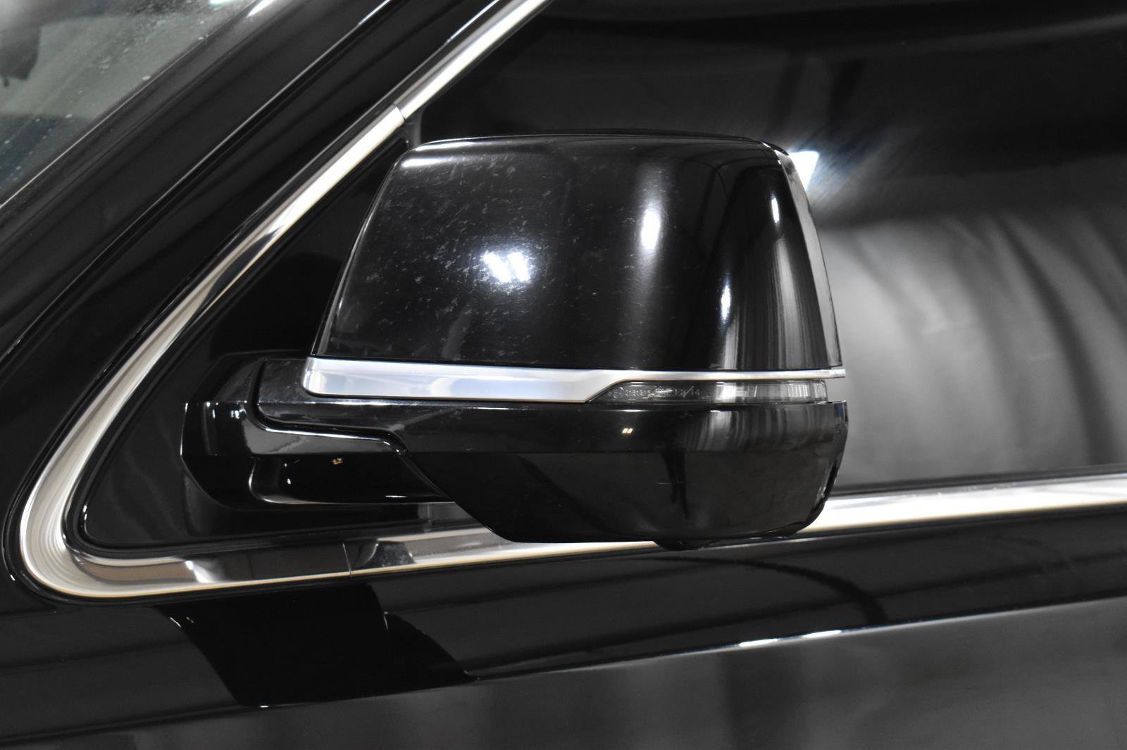 Used 2019 Cadillac Escalade Premium Luxury image 36