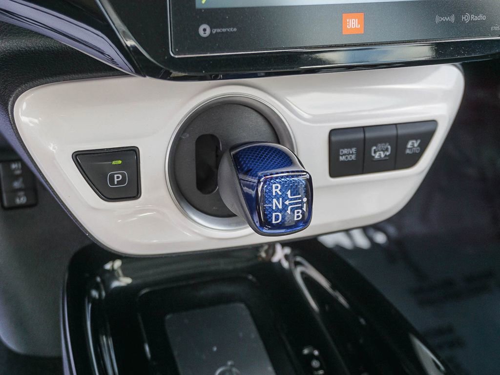 Used 2017 Toyota Prius Prime Advanced w/ Preferred Accessory Package FWD image 22
