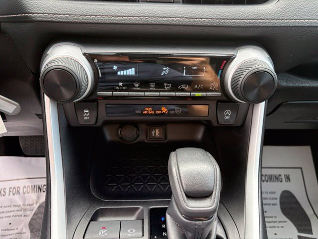Used 2025 Toyota RAV4 LE AWD/4WD image 19