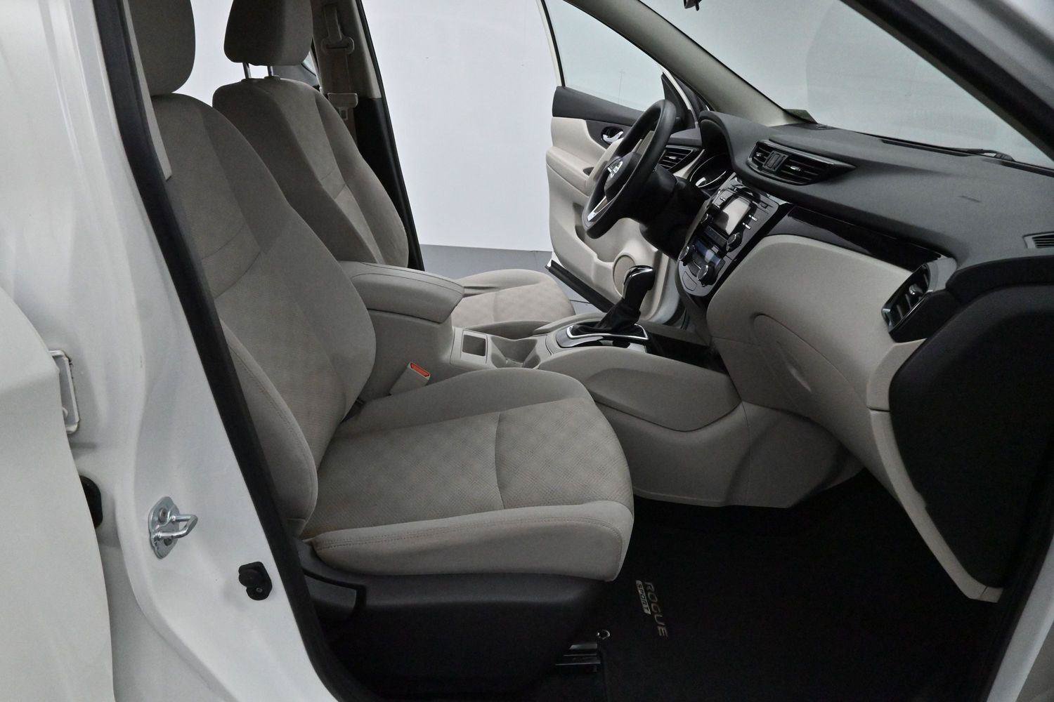Used 2017 Nissan Rogue Sport SV FWD image 28