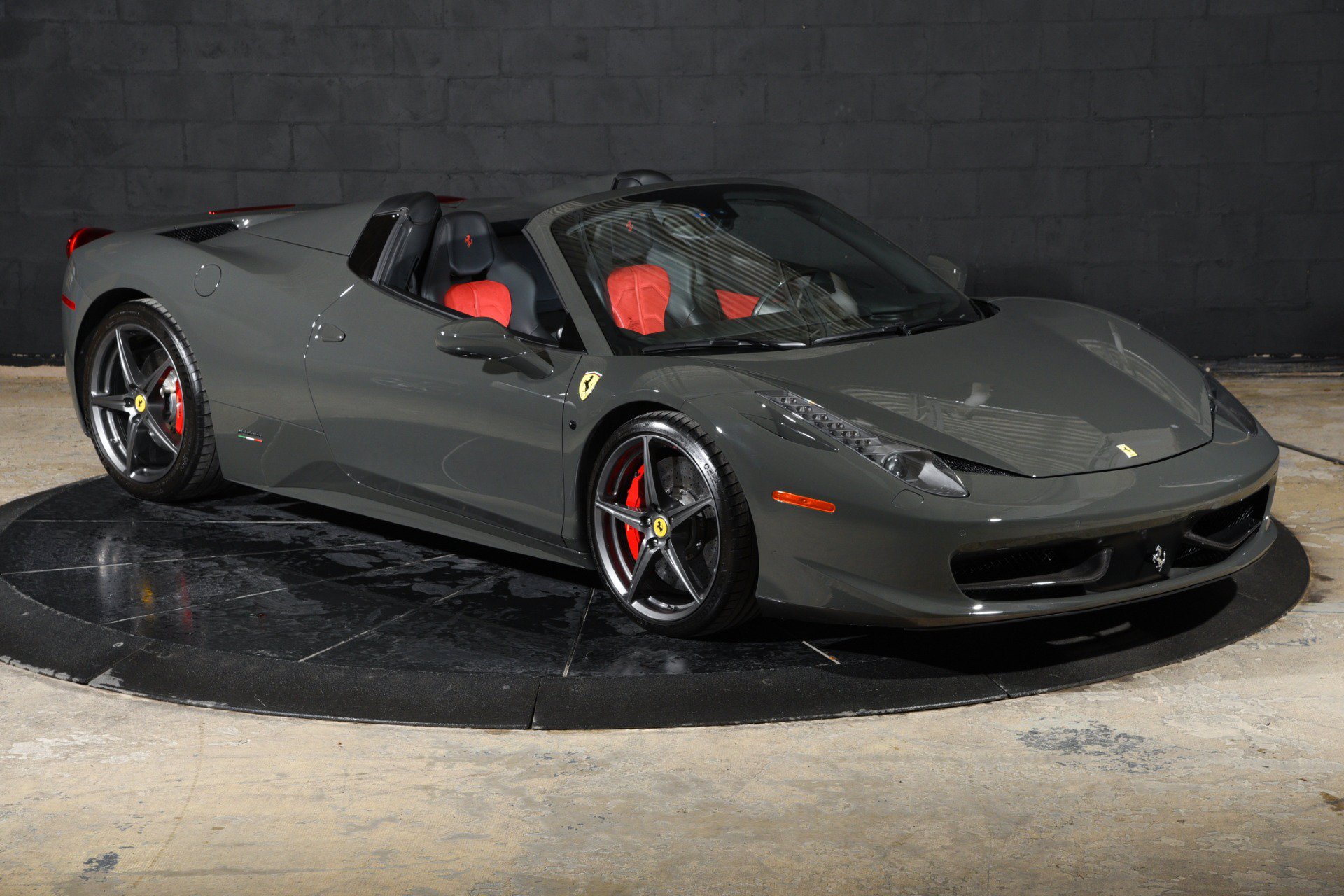 Used 2014 Ferrari 458 Spider RWD image 3