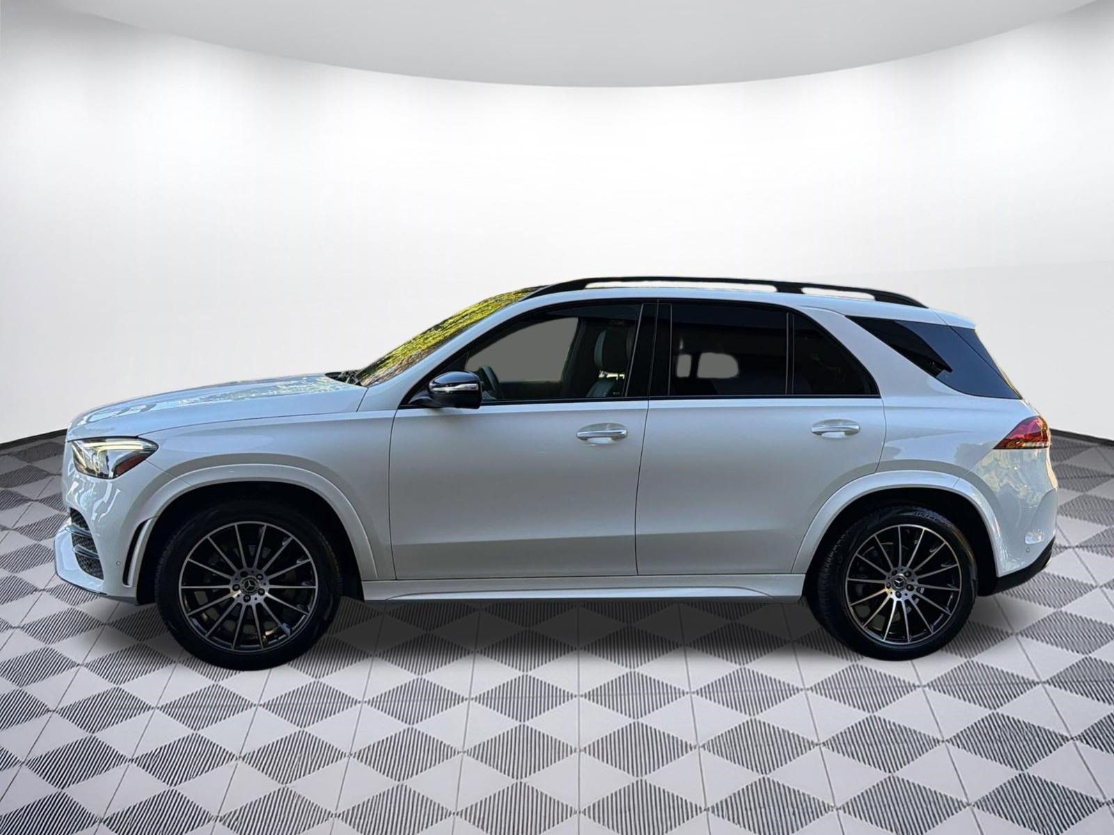 Used 2023 Mercedes-Benz GLE 350 4MATIC image 2