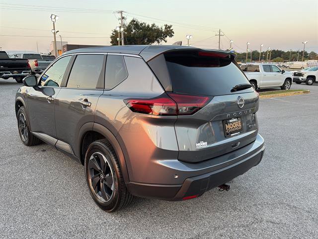 Used 2024 Nissan Rogue SV image 5