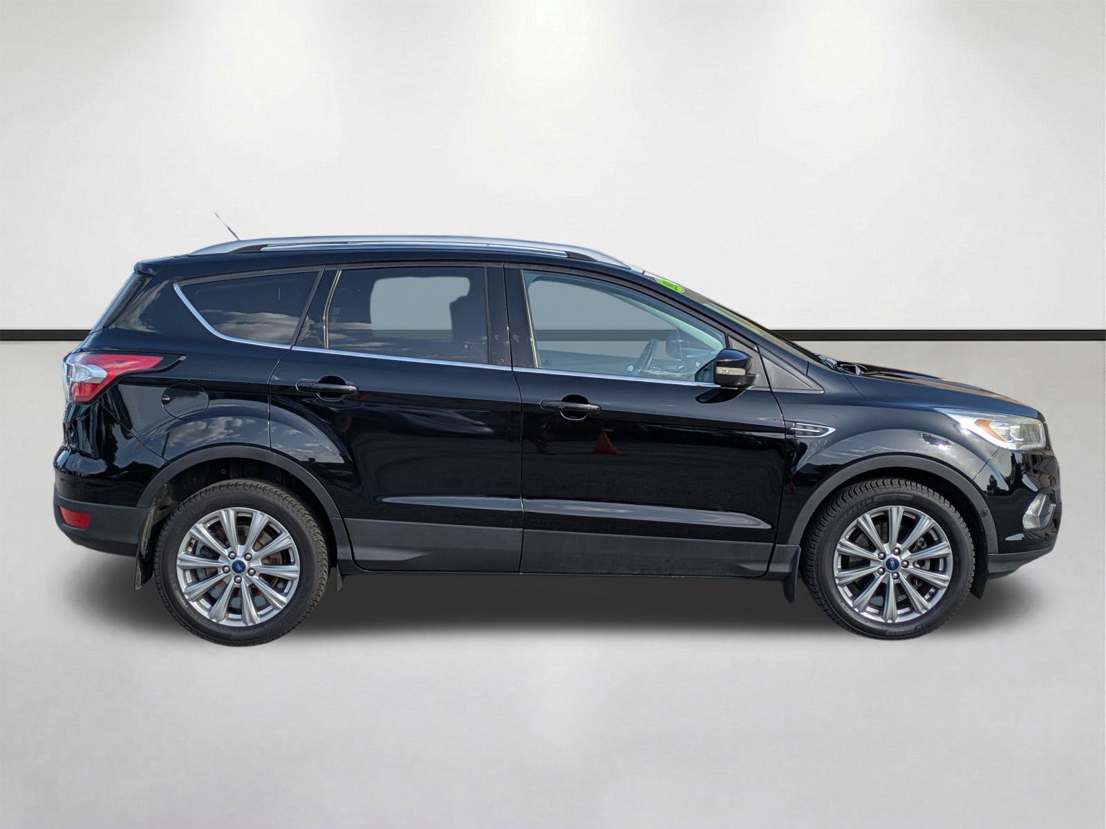 Used 2017 Ford Escape Titanium w/ Canadian Touring Package AWD/4WD image 4