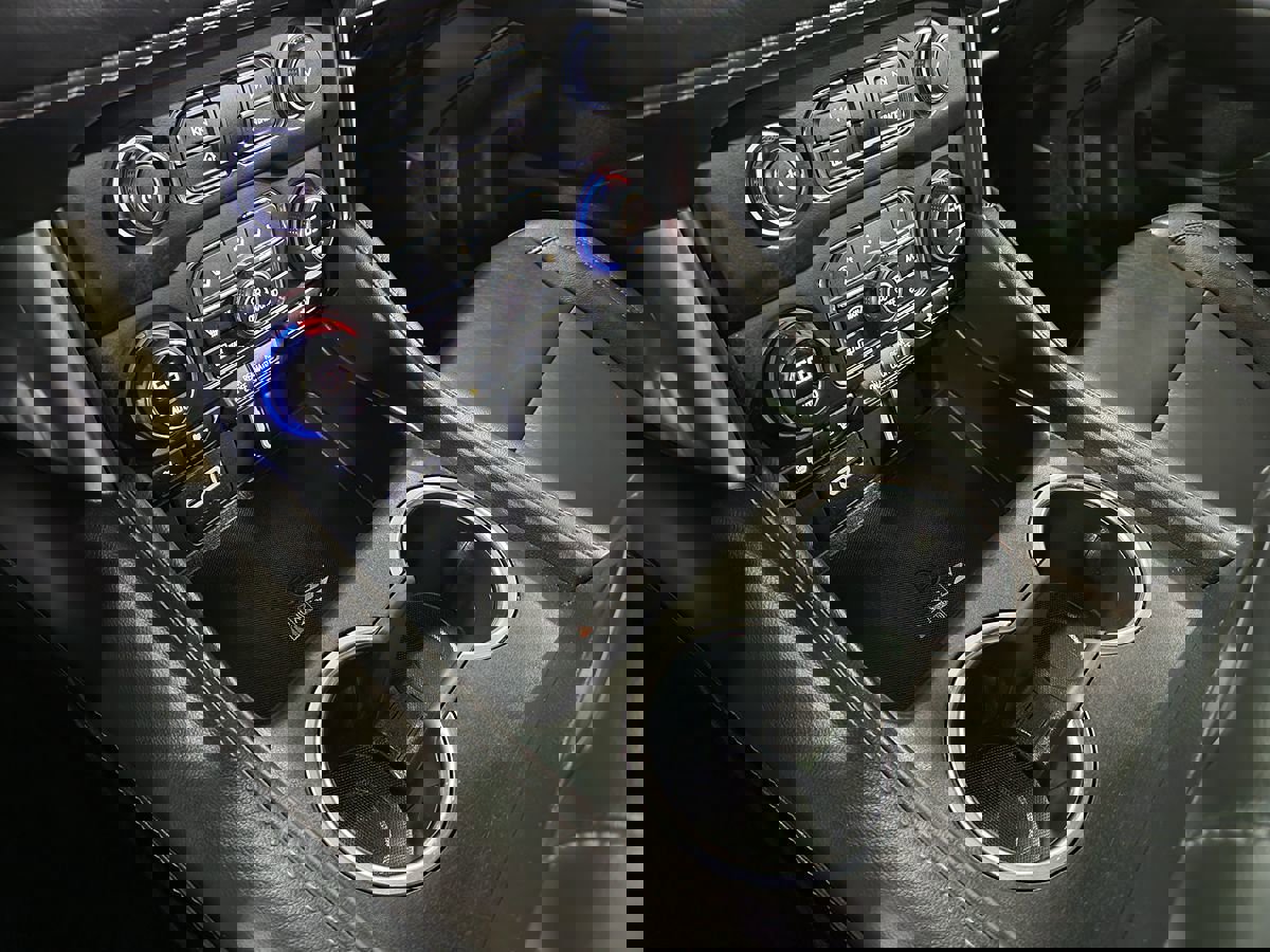 Used 2021 Chevrolet Suburban Z71 image 38