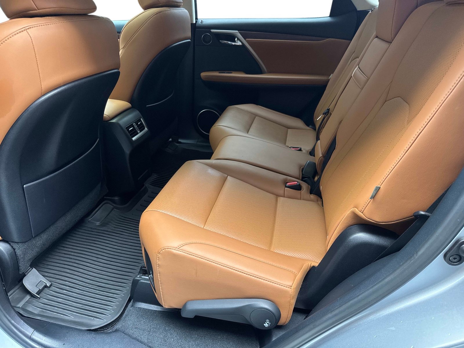 Certified 2022 Lexus RX 350L Premium w/ Premium Package AWD/4WD image 15