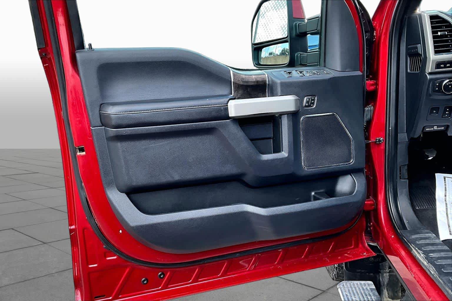 Used 2022 Ford F350 Lariat w/ Lariat Ultimate Package AWD/4WD image 23