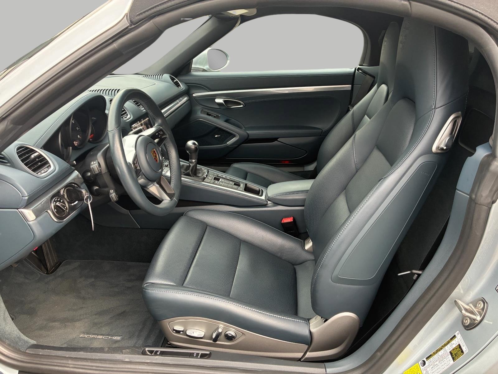 Used 2022 Porsche 718 Boxster RWD image 11