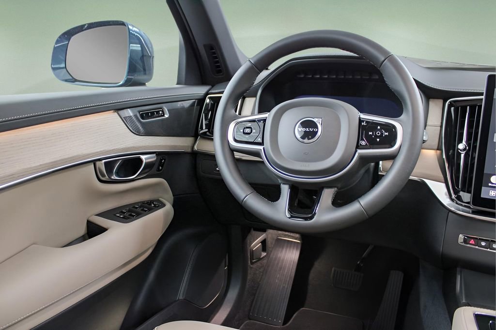 New 2026 Volvo XC90 B6 Plus w/ Protection Package Premier image 14