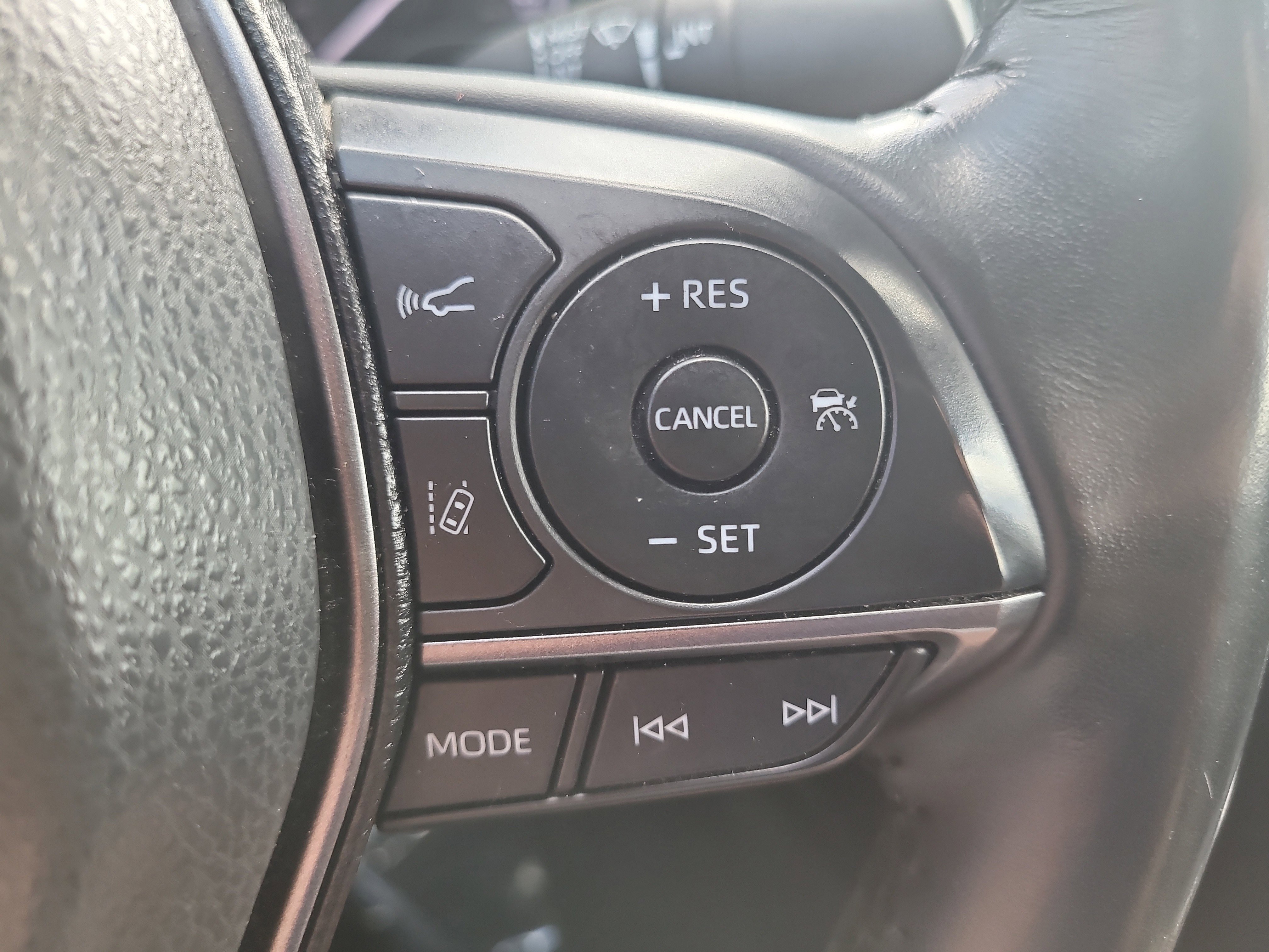 Used 2024 Toyota Camry SE image 30