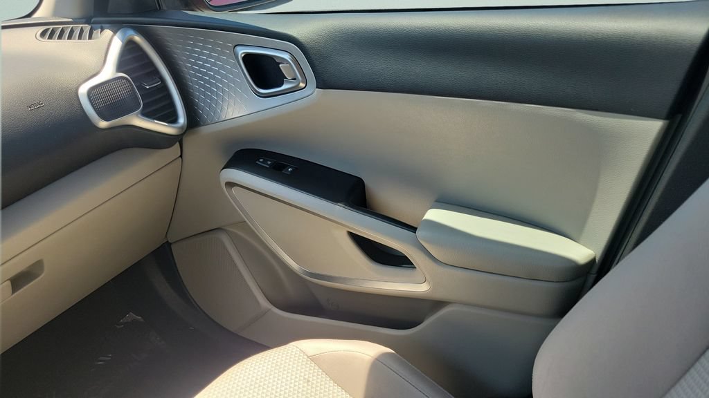 Used 2022 Kia Soul LX w/ Technology Package FWD image 13