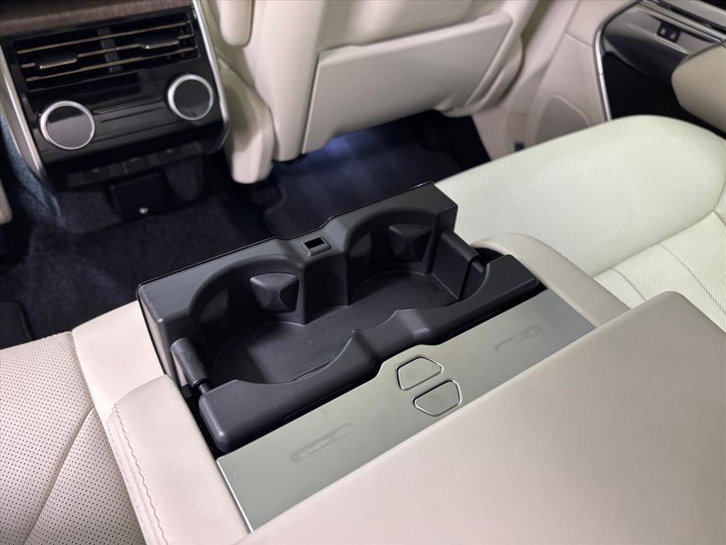 Used 2025 Land Rover Range Rover SE image 25