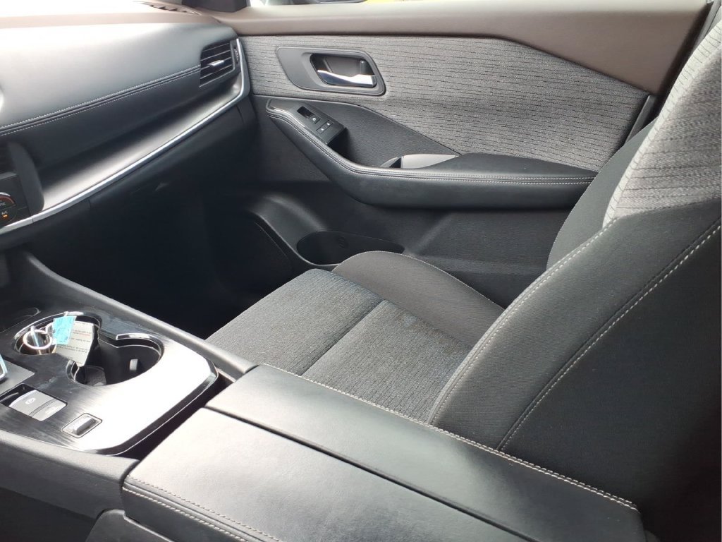 Used 2023 Nissan Rogue SV FWD image 12