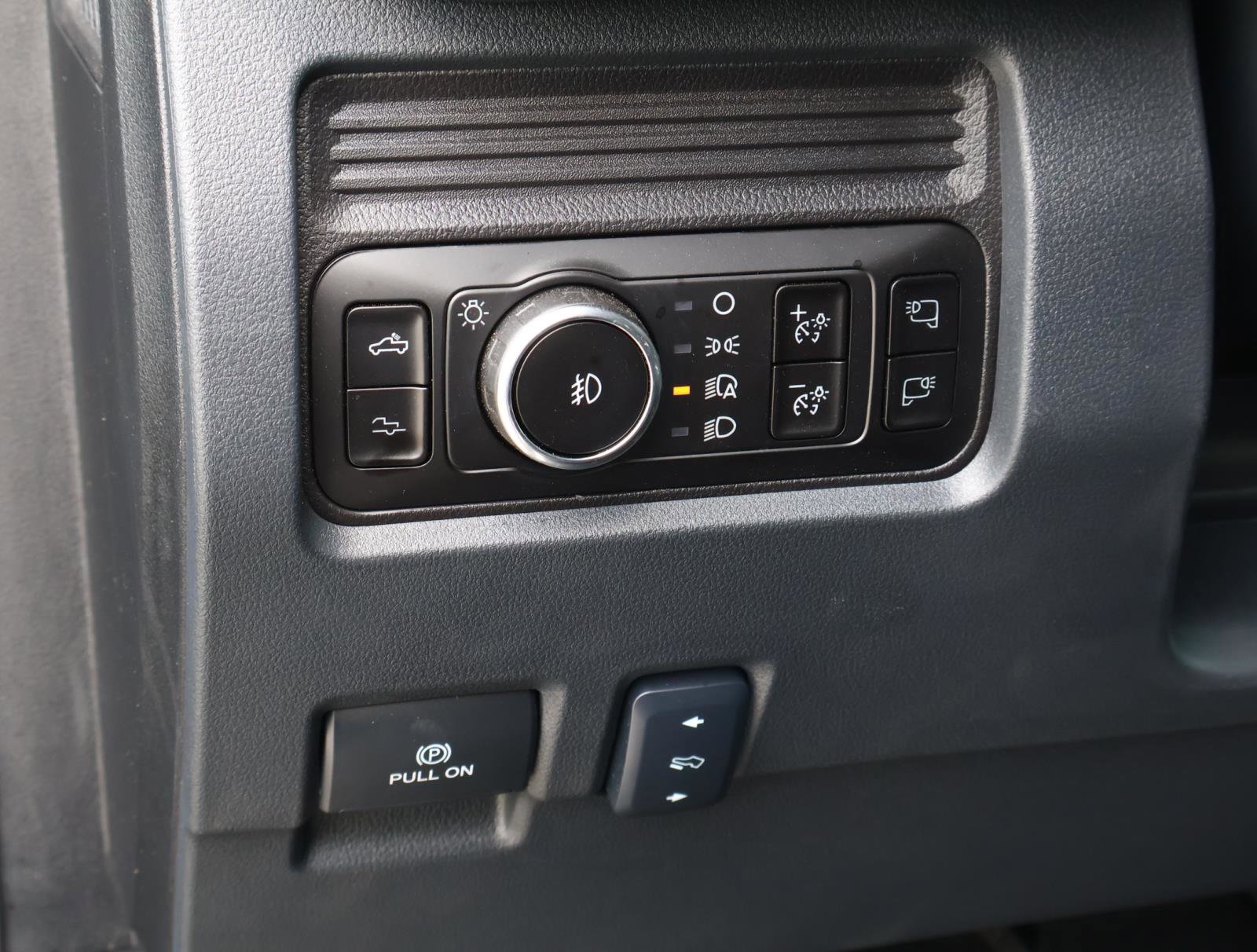 Used 2025 Ford F250 Platinum image 28