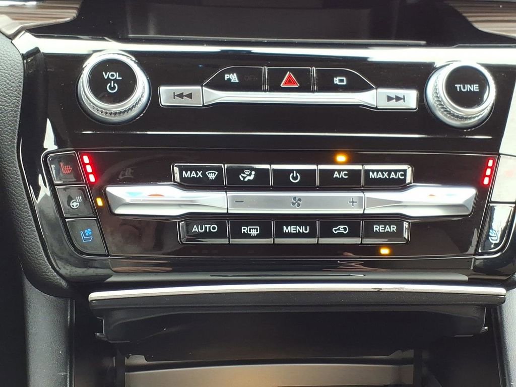 Certified 2022 Ford Explorer Limited w/ Equipment Group 301A image 17