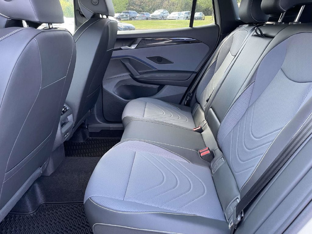 New 2026 Volkswagen Tiguan SE R-Line FWD image 11