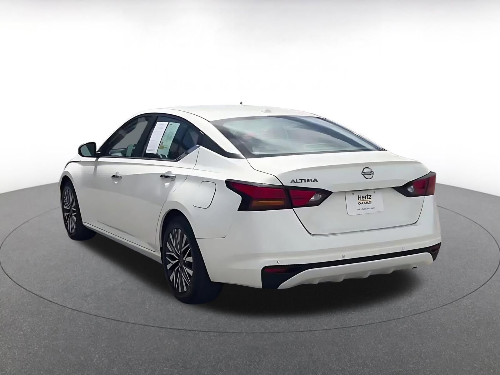 Used 2025 Nissan Altima 2.5 SV FWD image 11