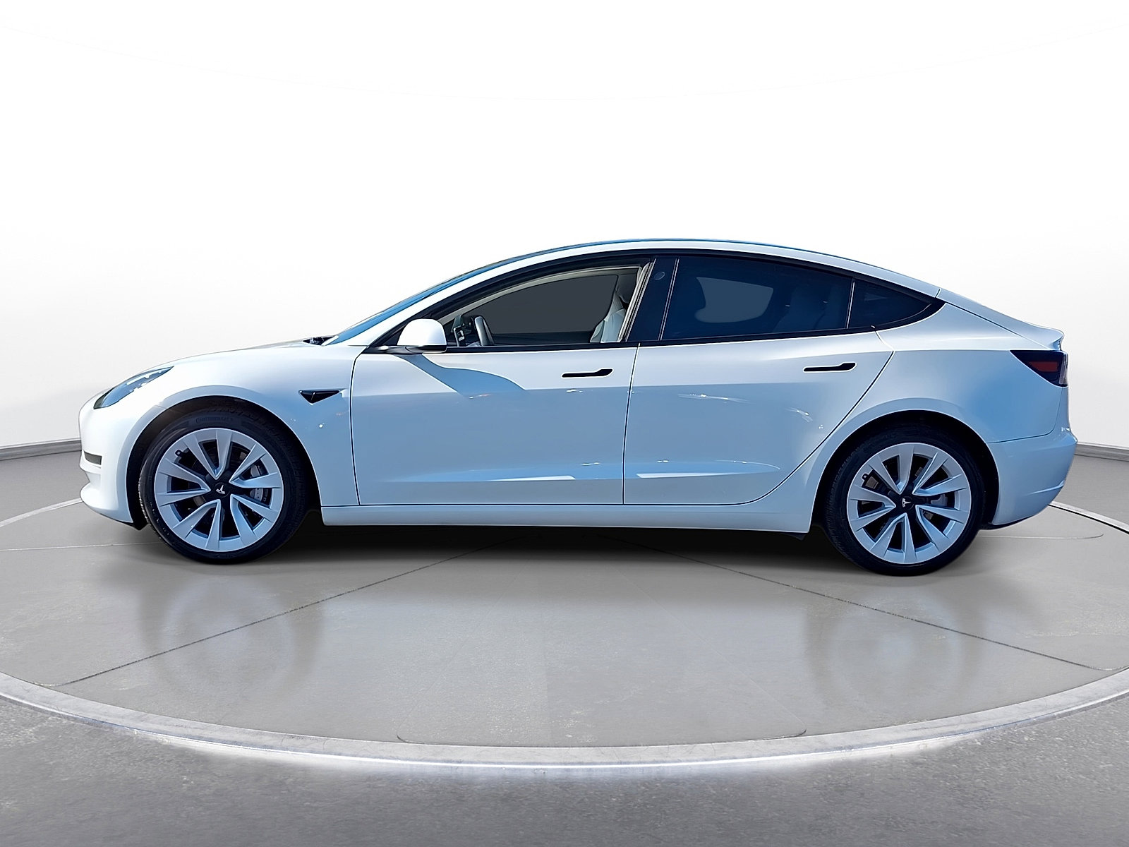 Used 2023 Tesla Model 3 Standard Range image 5
