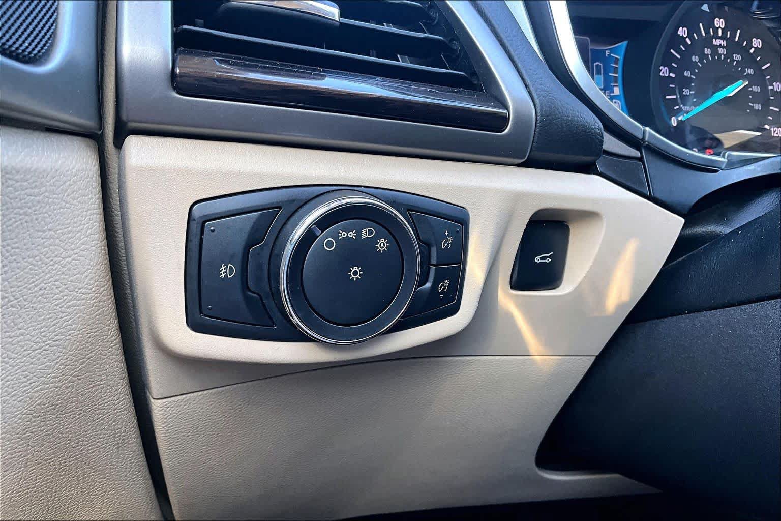 Used 2015 Ford Fusion SE w/ Equipment Group 502A FWD image 34