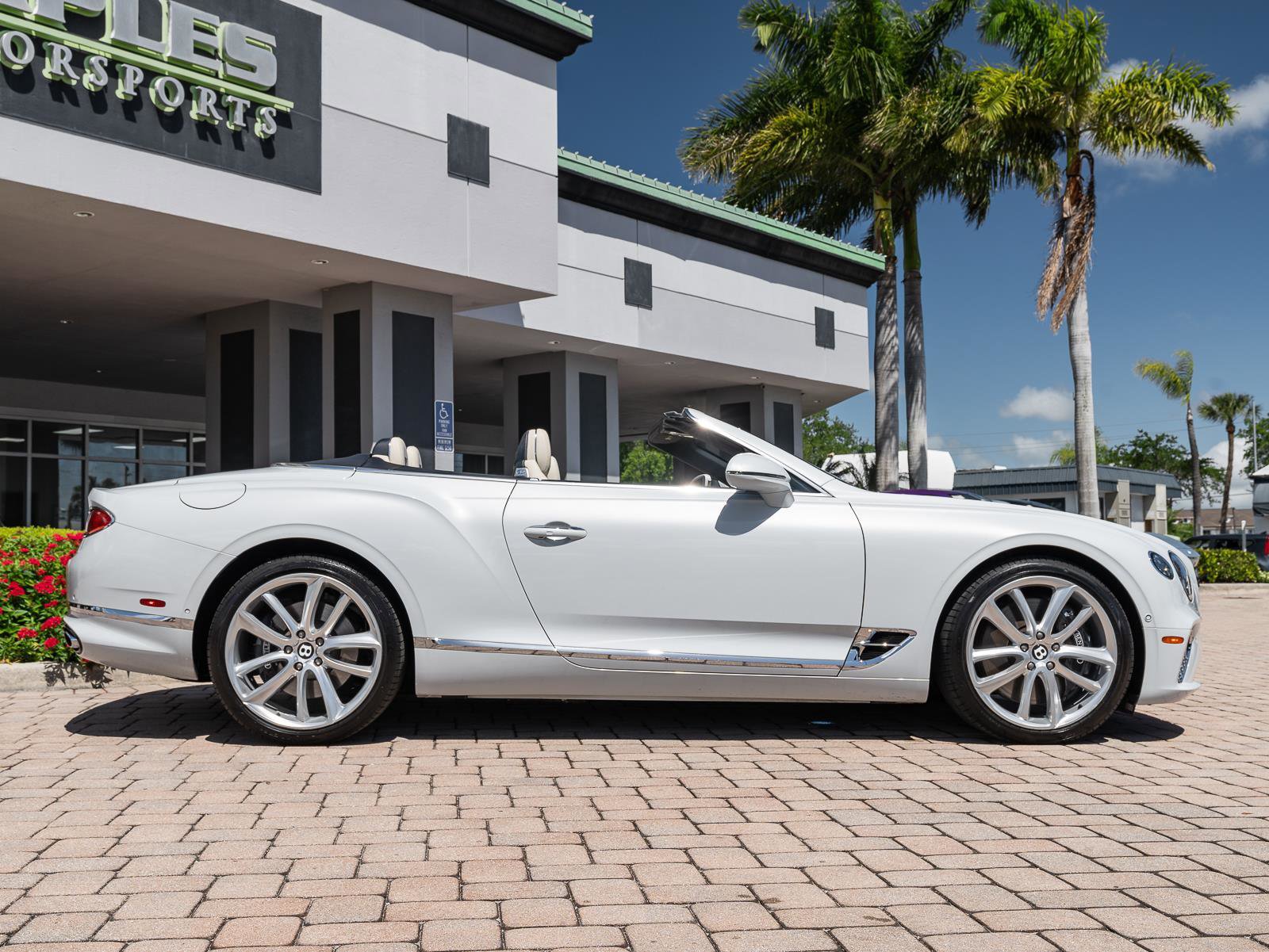 Used 2021 Bentley Continental GT V8 image 21