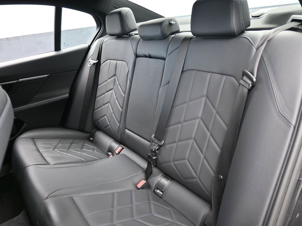 Used 2024 BMW 530i xDrive image 32