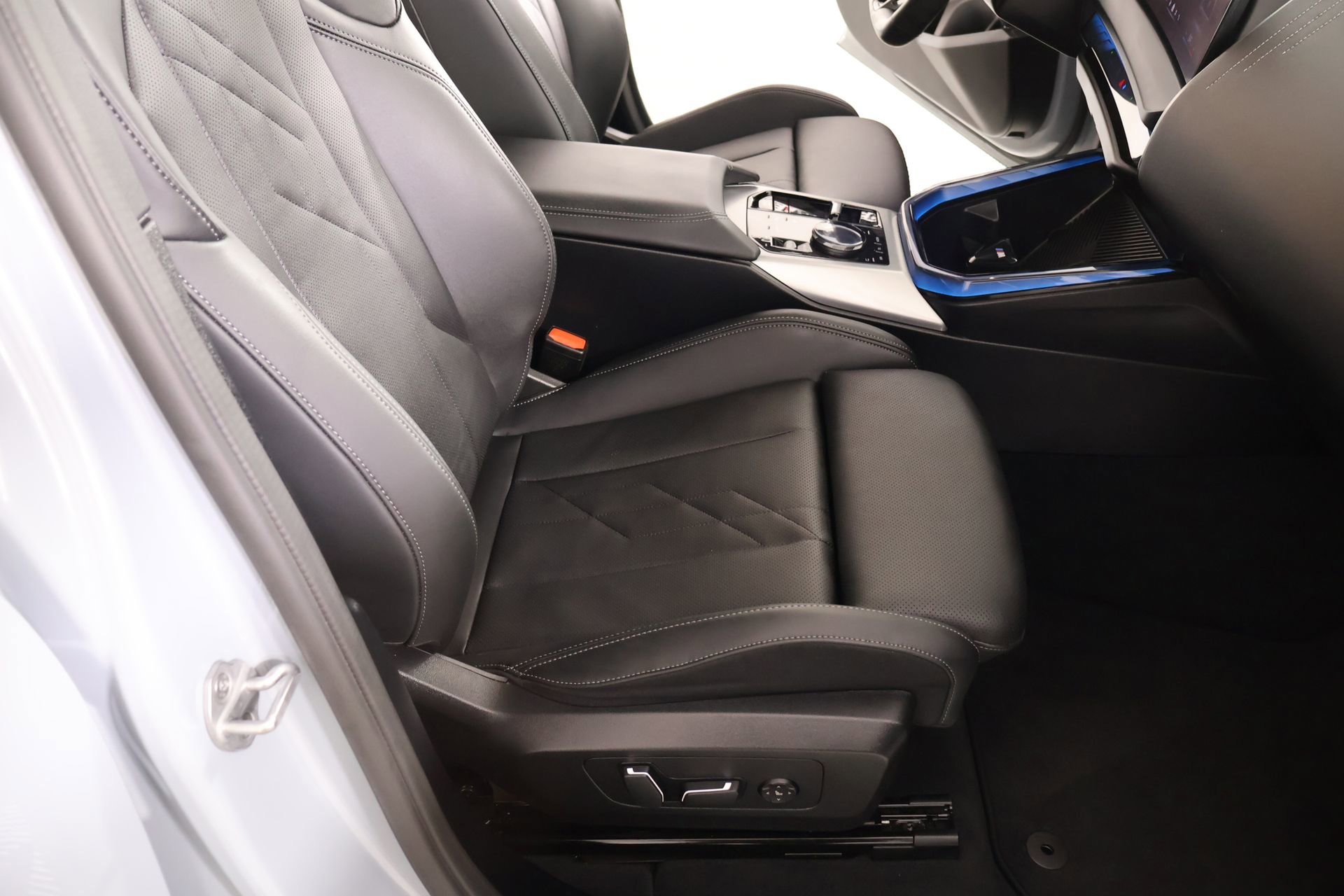 Used 2025 BMW X3 xDrive30i w/ Premium Package image 13