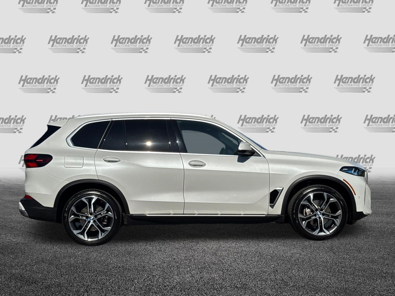 Used 2026 BMW X5 xDrive40i w/ Premium Package AWD/4WD image 3