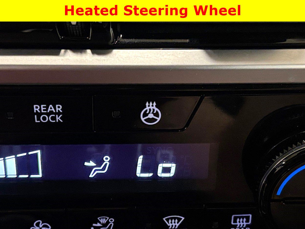 Used 2025 Nissan Pathfinder Platinum FWD image 28