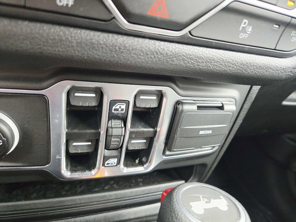 Used 2025 Jeep Wrangler Unlimited Sport AWD/4WD image 34