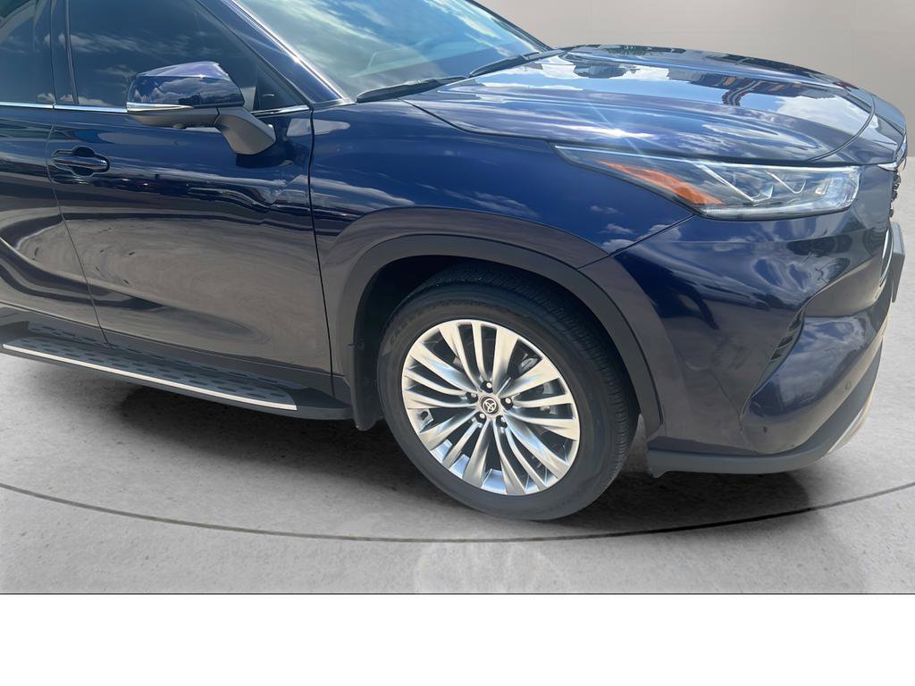Used 2025 Toyota Highlander Platinum image 17