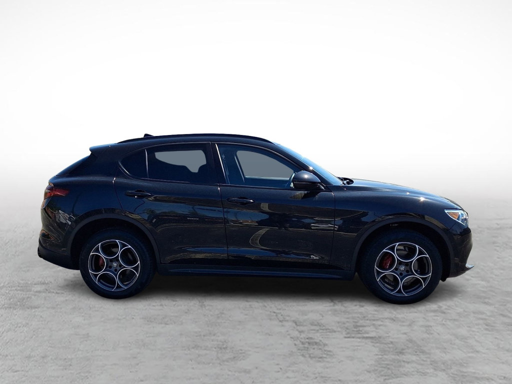 Used 2023 Alfa Romeo Stelvio Sprint image 6