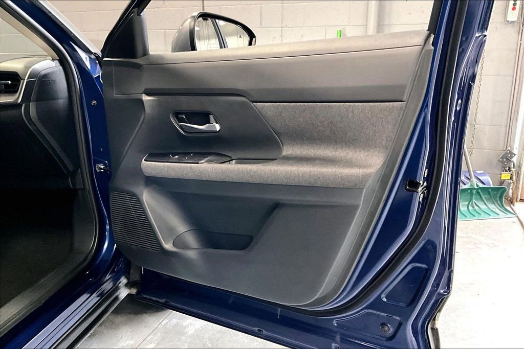 Certified 2025 Nissan Kicks SV image 27