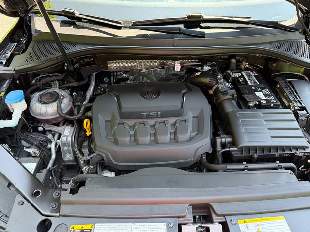 Used 2022 Volkswagen Tiguan SEL R-Line AWD/4WD image 9