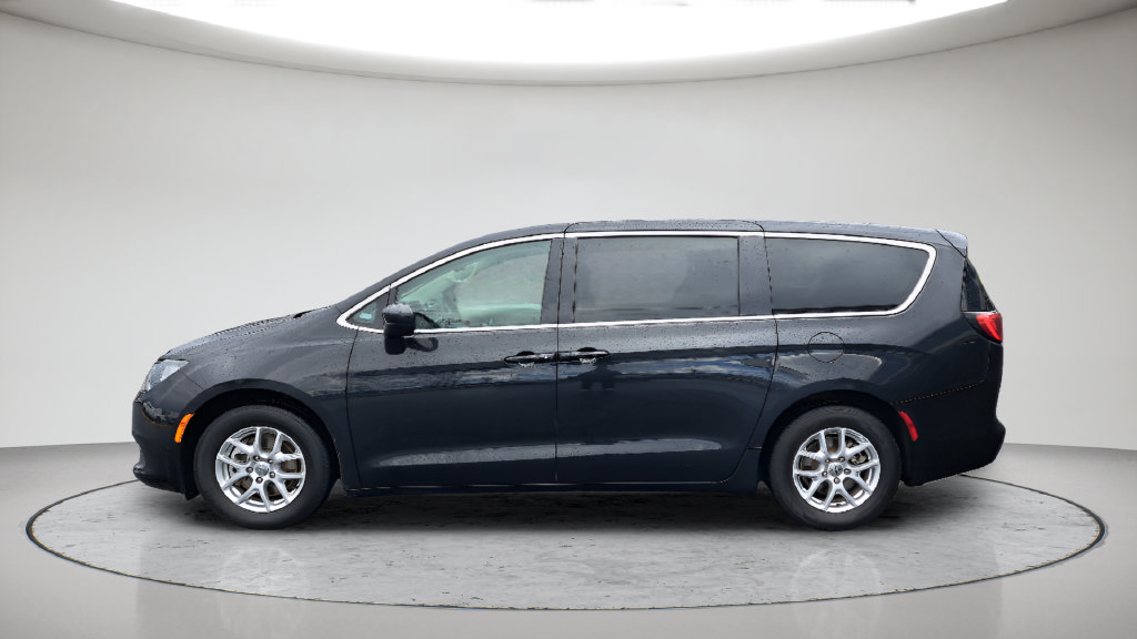 Used 2023 Chrysler Voyager LX FWD image 14