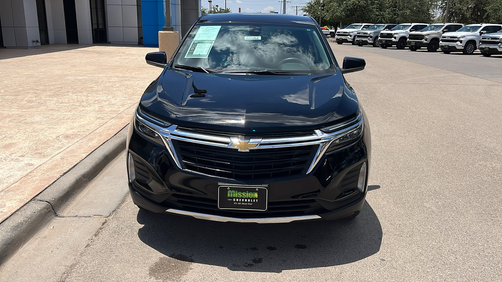 Used 2022 Chevrolet Equinox LT FWD image 2