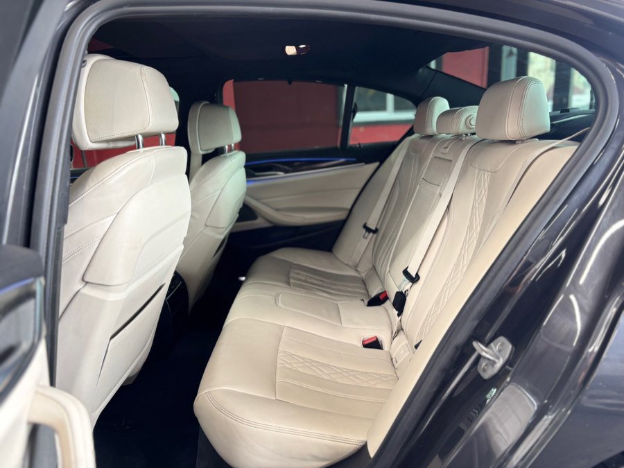 Used 2018 BMW M550i xDrive AWD/4WD image 12