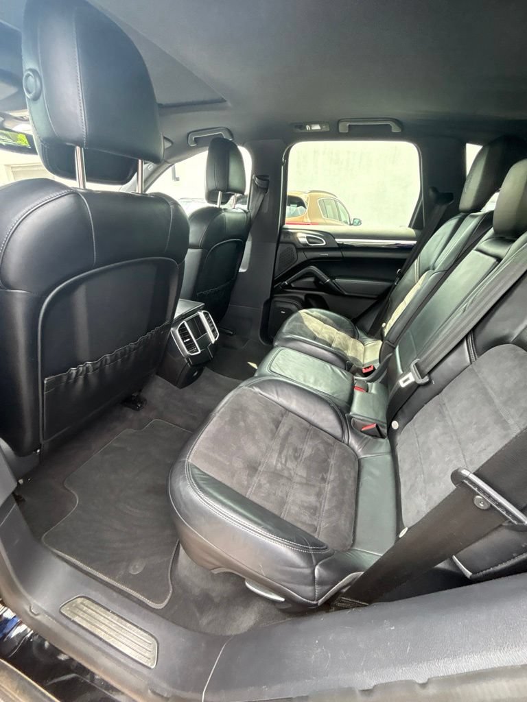 Used 2018 Porsche Cayenne Platinum Edition AWD/4WD image 16