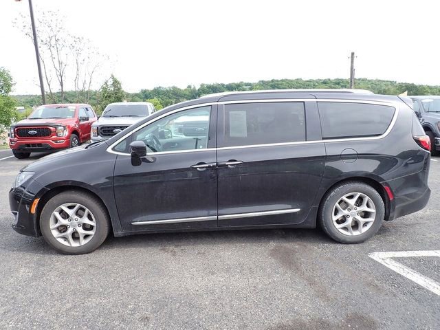 Used 2018 Chrysler Pacifica Touring-L Plus w/ Tire & Wheel Group FWD image 2