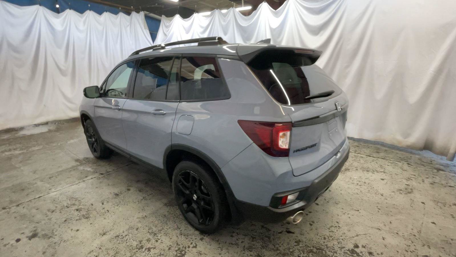 Certified 2024 Honda Passport Black Edition image 7