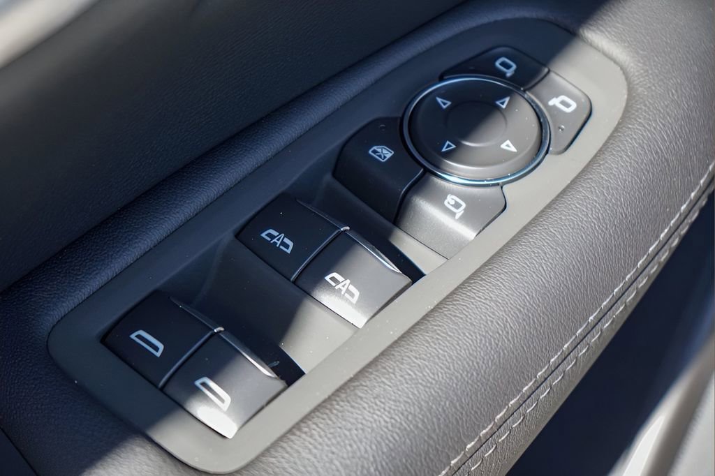 New 2026 Cadillac XT5 Premium Luxury w/ LPO, ONYX Package image 18